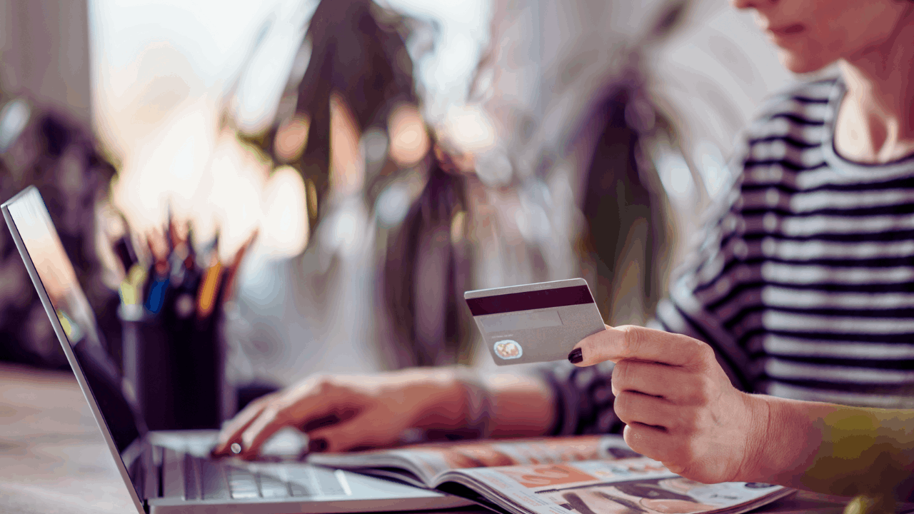 Lær hvordan du søker om Ikano Bank Visa kredittkort