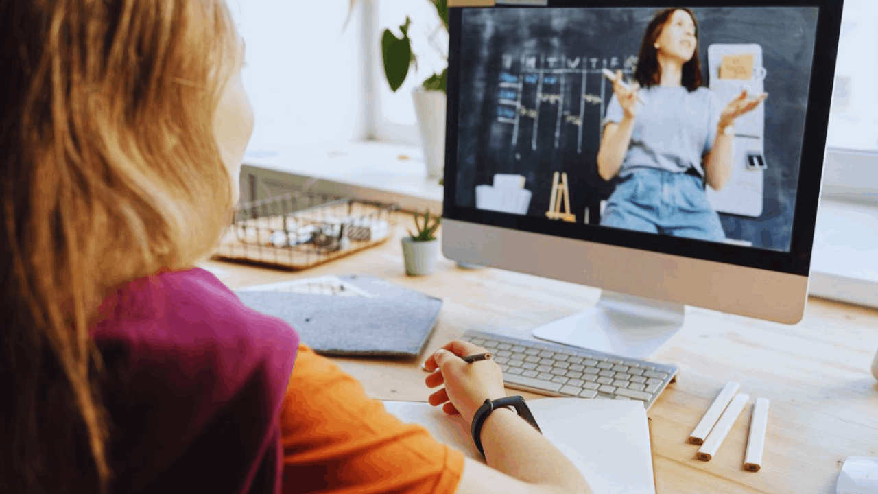 Top Certified Tech Courses You Can Take from Home in France