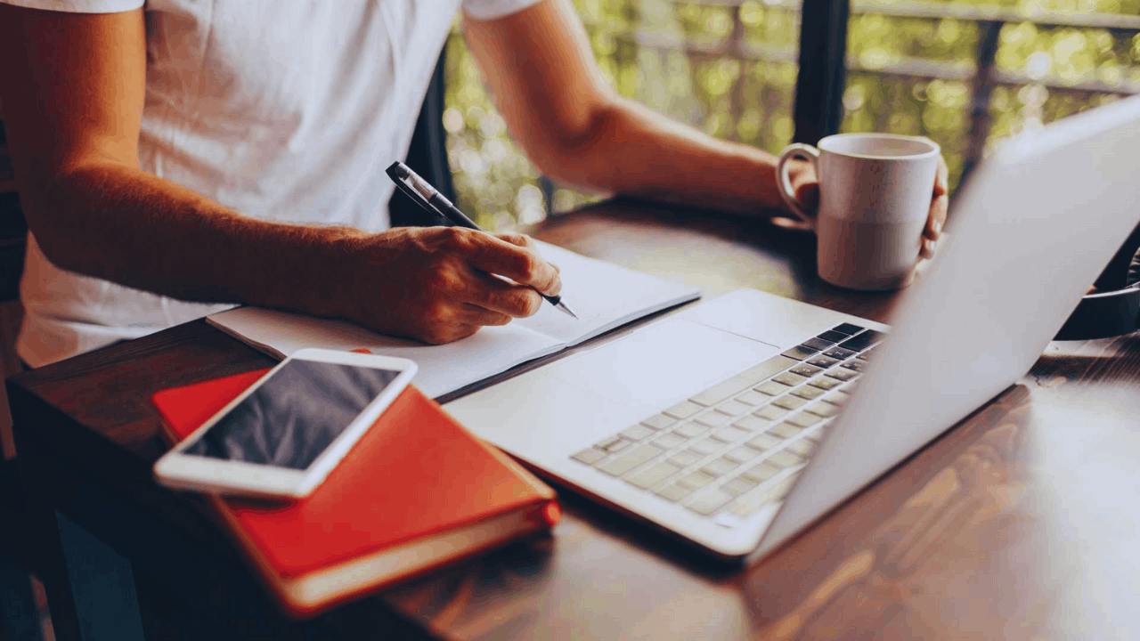 Top Certified Tech Courses You Can Take from Home in France