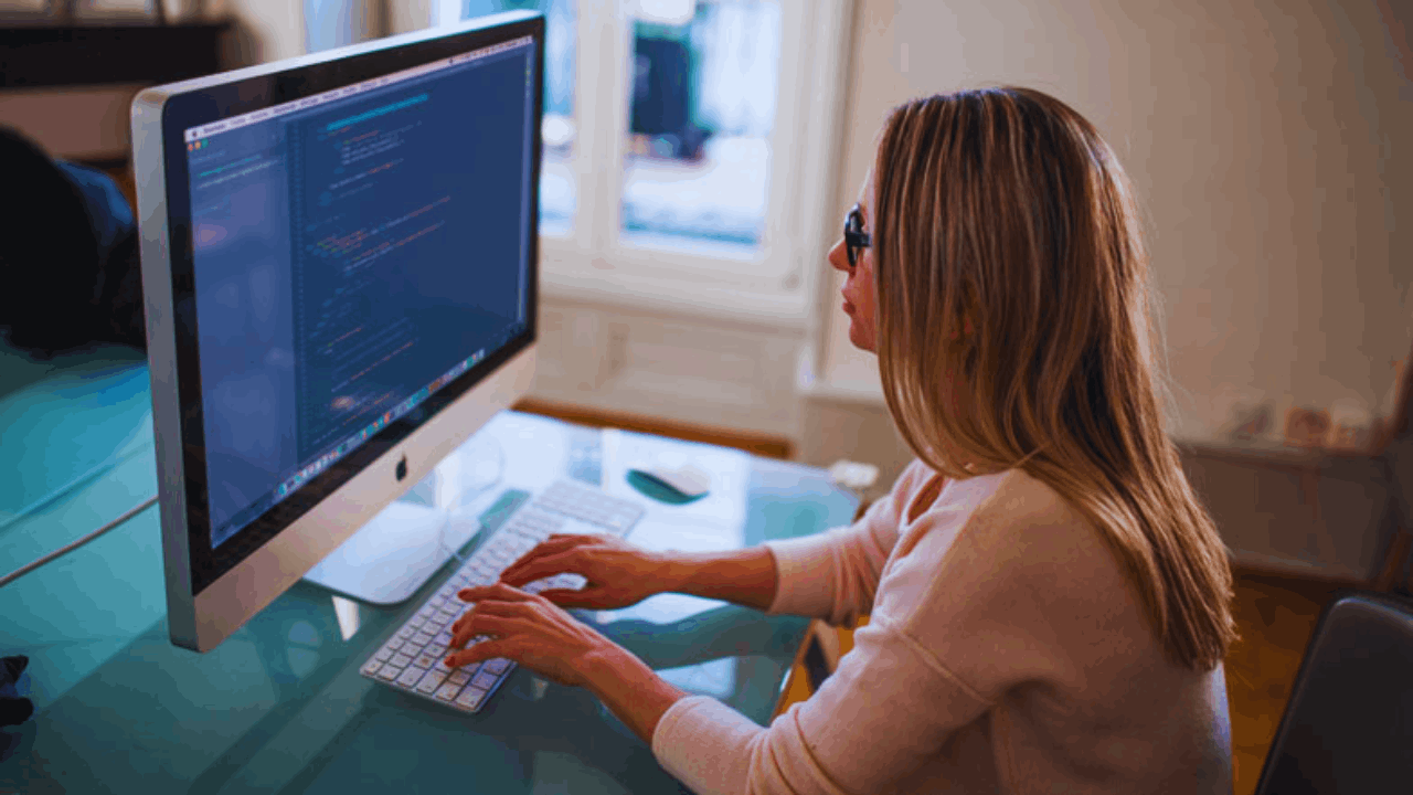 Top Certified Tech Courses You Can Take from Home in France