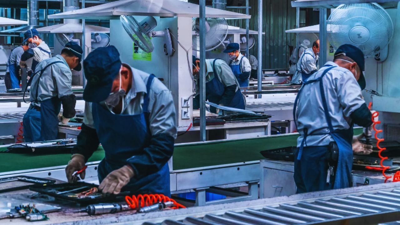 Factory Jobs in Czech Republic: Current Opportunities and What to Expect (English & Czech Speakers)